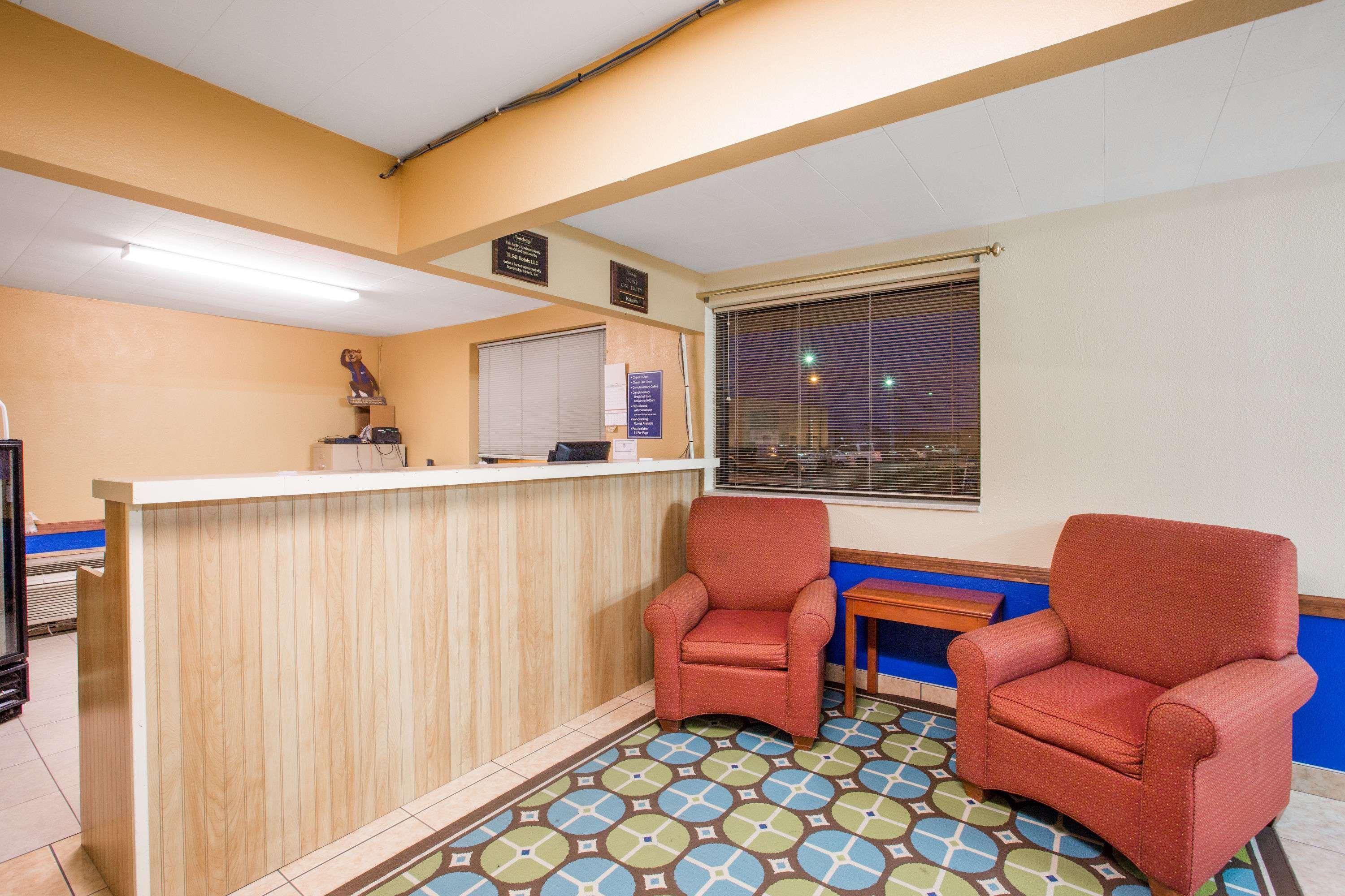 Travelodge By Wyndham Great Bend Eksteriør bilde