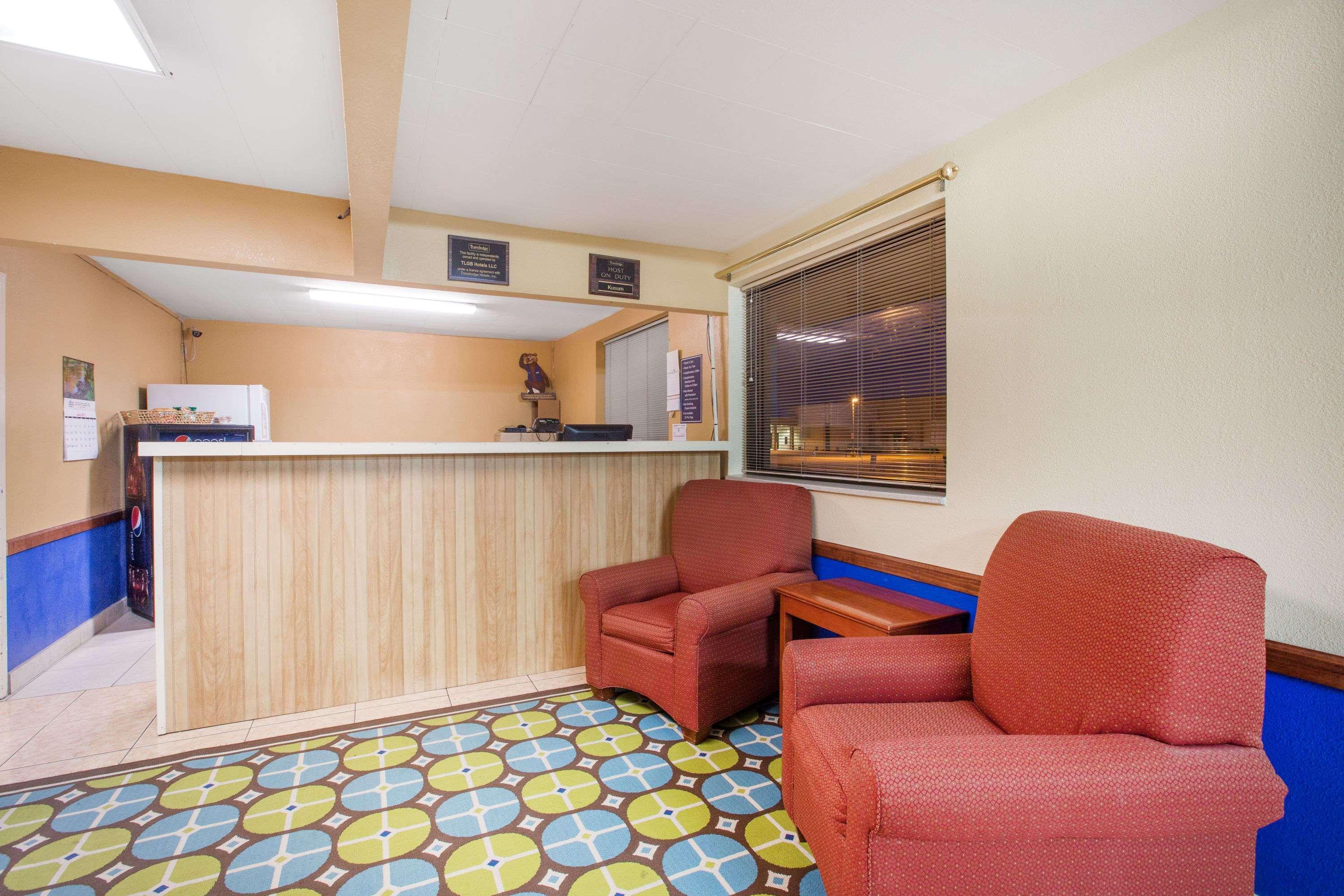 Travelodge By Wyndham Great Bend Eksteriør bilde