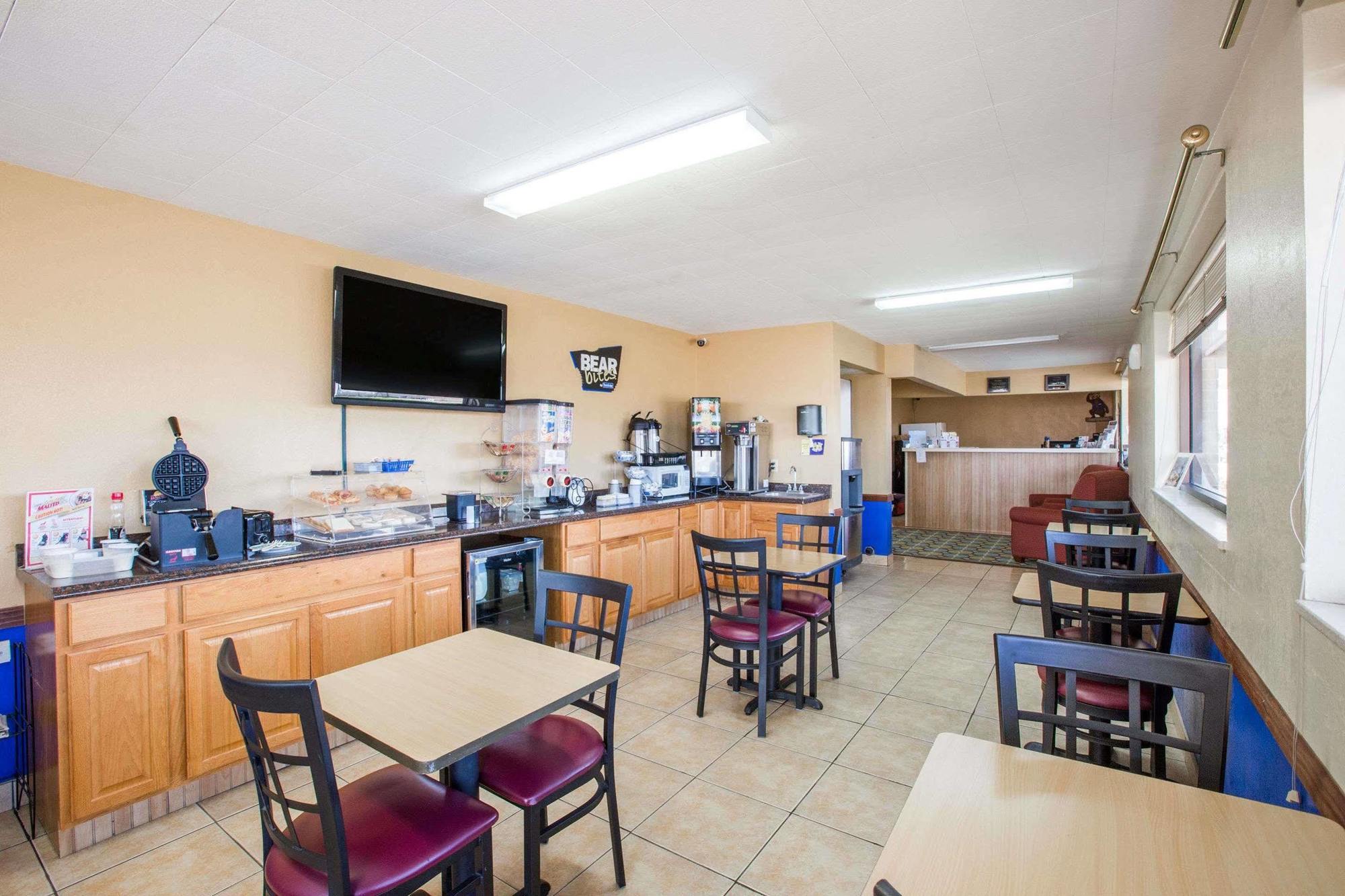 Travelodge By Wyndham Great Bend Eksteriør bilde
